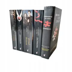 Książki z serii Zmierzch autorstwa Stephenie Meyer. Recenzja książki po angielsku zmierzch może być inspiracją do sięgnięcia po te bestsellery.