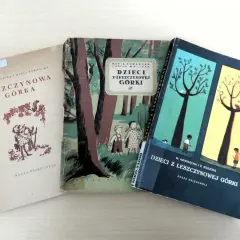 Trzy książki autorstwa Marii Kownackiej i Zofii Malickiej: "Leszczynowa Górka" i "Dzieci z Leszczynowej Górki". Inne książki autora jak to ze lnem było.