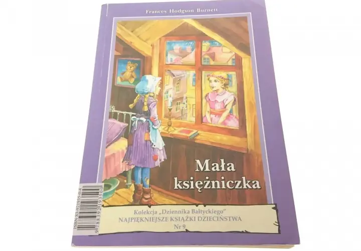 Recenzja książki "Mała Księżniczka" Frances Hodgson Burnett. Ilustracja przedstawia dwie dziewczynki, jedna w ubogim stroju, druga w sukni, patrzące przez okno.