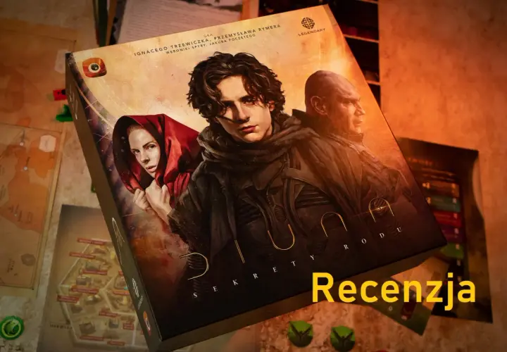 Plansza gry "Diuna: Sekrety Arrakis" z postaciami z filmu. Zapowiada się ciekawa recenzja książki i gry.