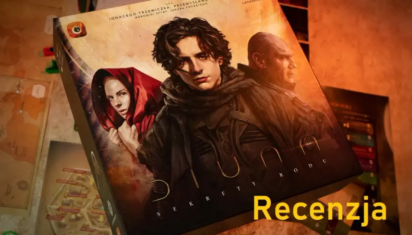 Plansza gry "Diuna: Sekrety Arrakis" z postaciami z filmu. Zapowiada się ciekawa recenzja książki i gry.