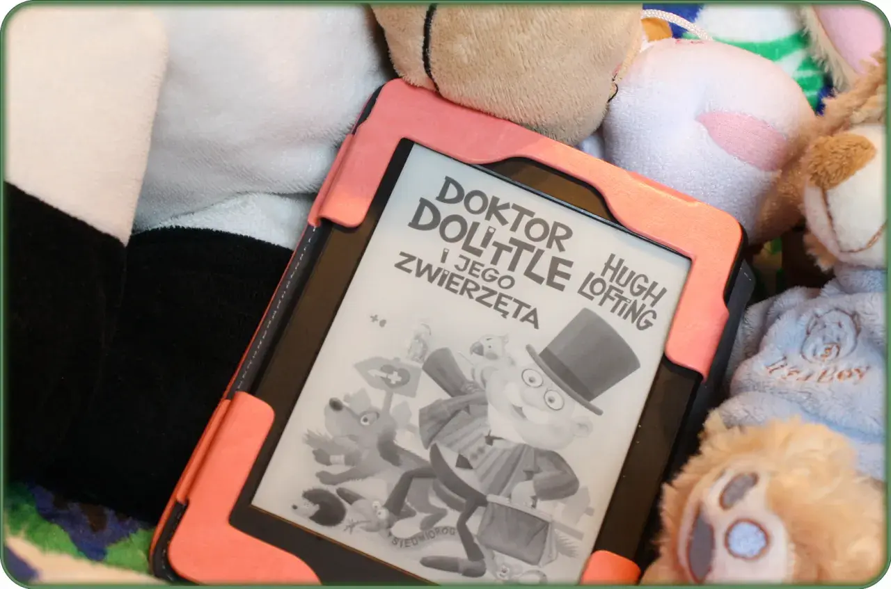 Kto jest autorem książki Doktor Dolittle? Na ekranie czytnika widnieje tytuł "Doktor Dolittle i jego zwierzęta" oraz nazwisko Hugh Lofting.